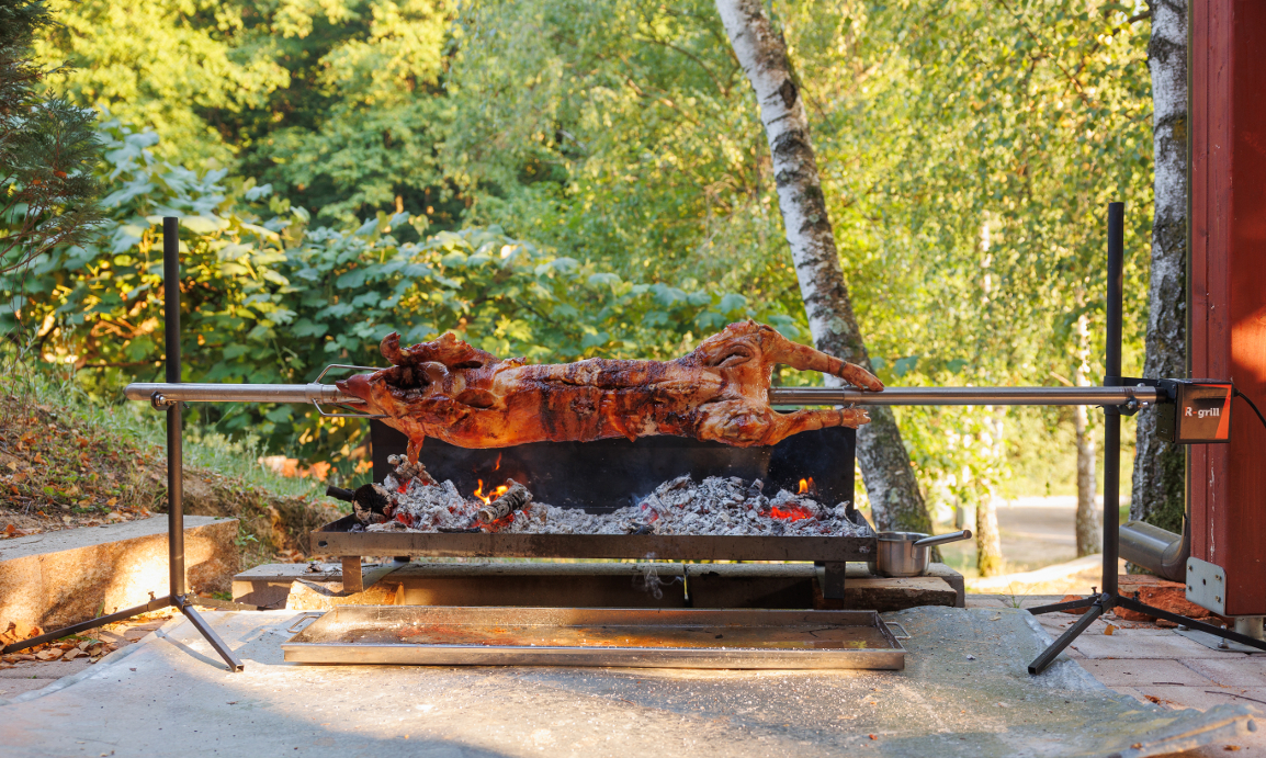 How whole pig spit rotisserie work r-grill 2026