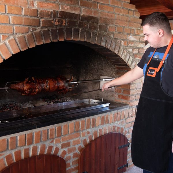 How to roast a whole pig on a spit – Everything you need to know